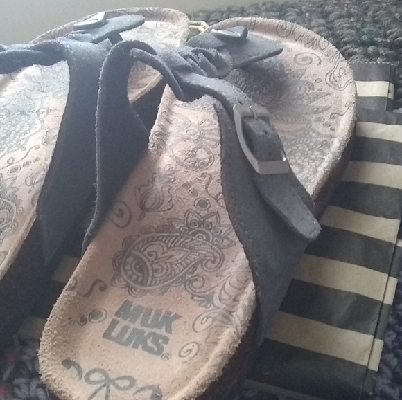 Muk Luk Grey-Blue Leather Paisley Sandal - Picture 3 of 6